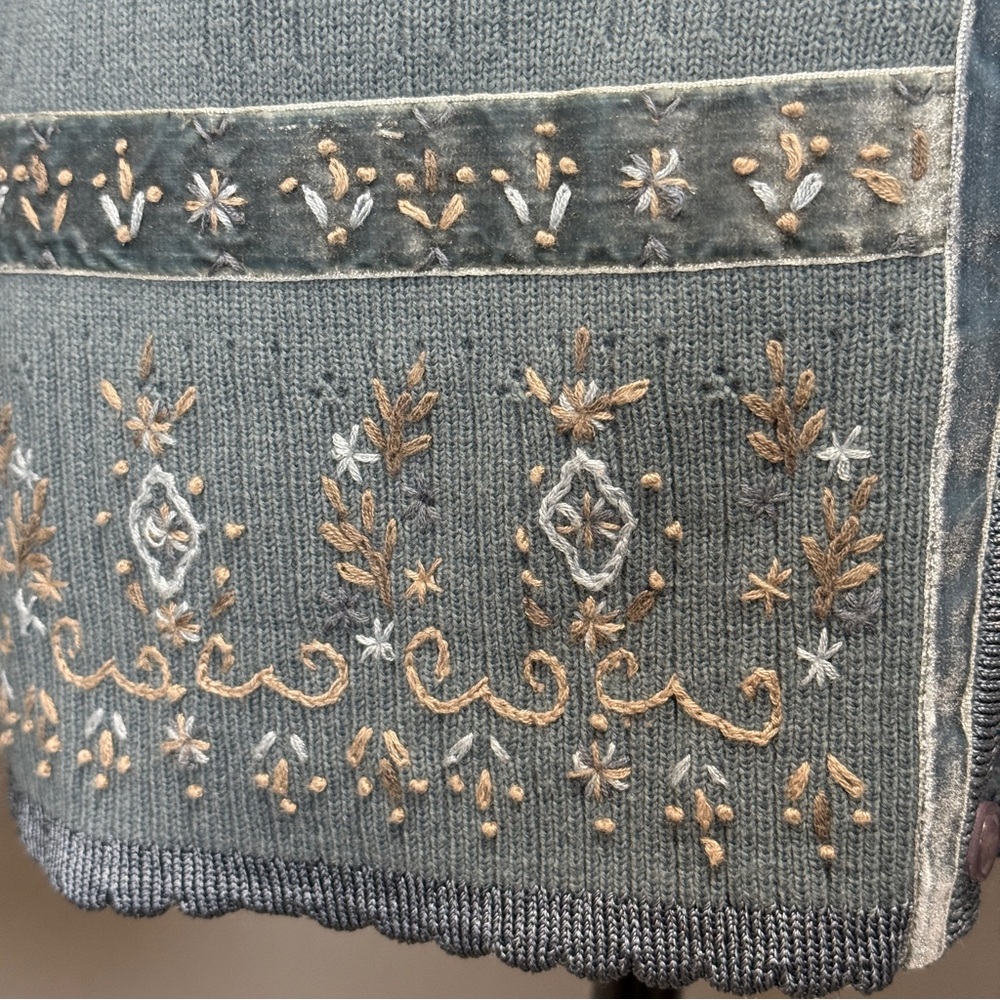 Koret Embroidered Sweater Womens M Cardigan Velvet Ribbon Trim Cottagecore Soft - Picture 6 of 9